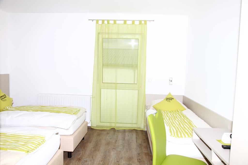 Smart Motel Гарс-ам-Камп Стая снимка