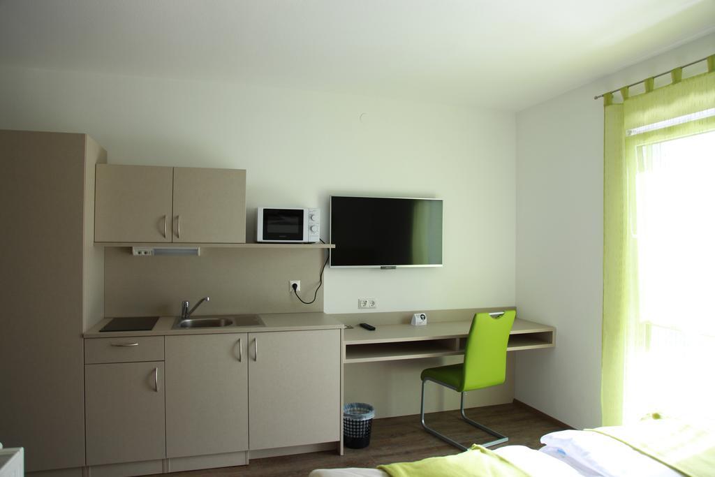 Smart Motel Гарс-ам-Камп Стая снимка