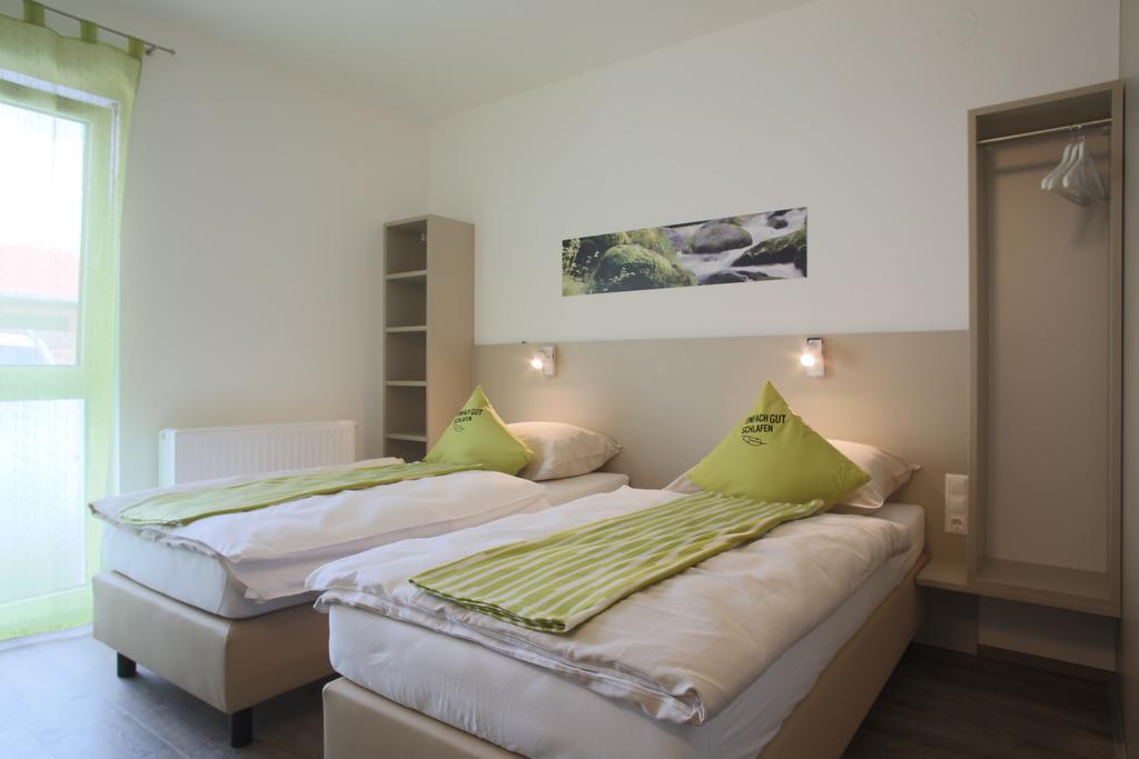 Smart Motel Гарс-ам-Камп Стая снимка